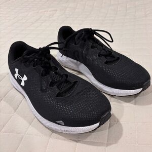 Under Armour Men’s Charged Pursuit 2 Black with White Soles Sneakers 10 Wide 4E